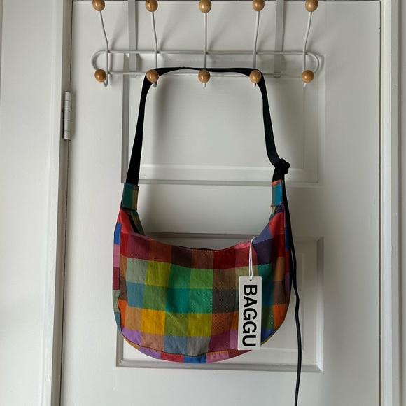 NWT BAGGU Medium Crescent Madras Bag - Picture 3 of 8
